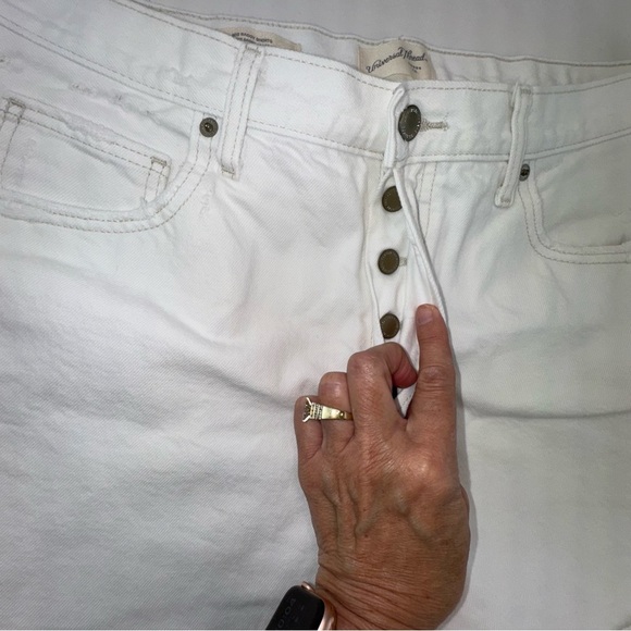 Universal Thread 90s Baggy Jean shorts White Distressed Size 14 - Picture 6 of 14